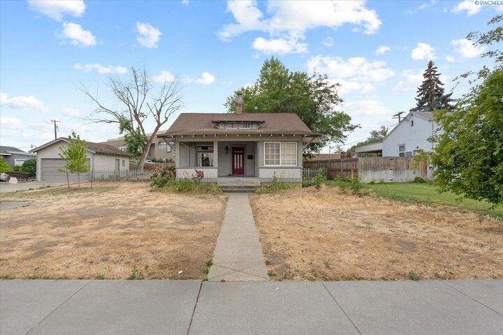 Property Photo:  1017 W Kennewick Ave  WA 99337 