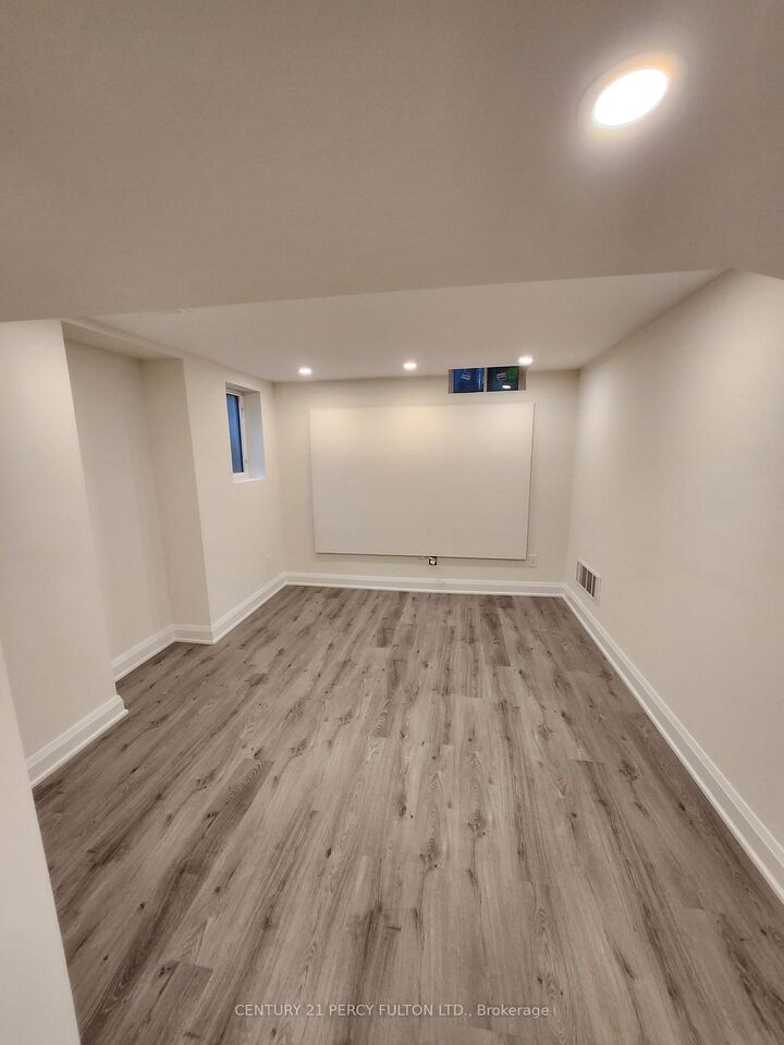 Property Photo: 212 River Ridge Boulevard Bsmt ON L4G 7T7