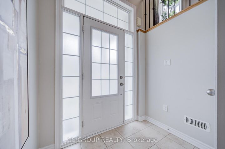 Property Photo: 138 Farooq Boulevard S ON L4H 4S1