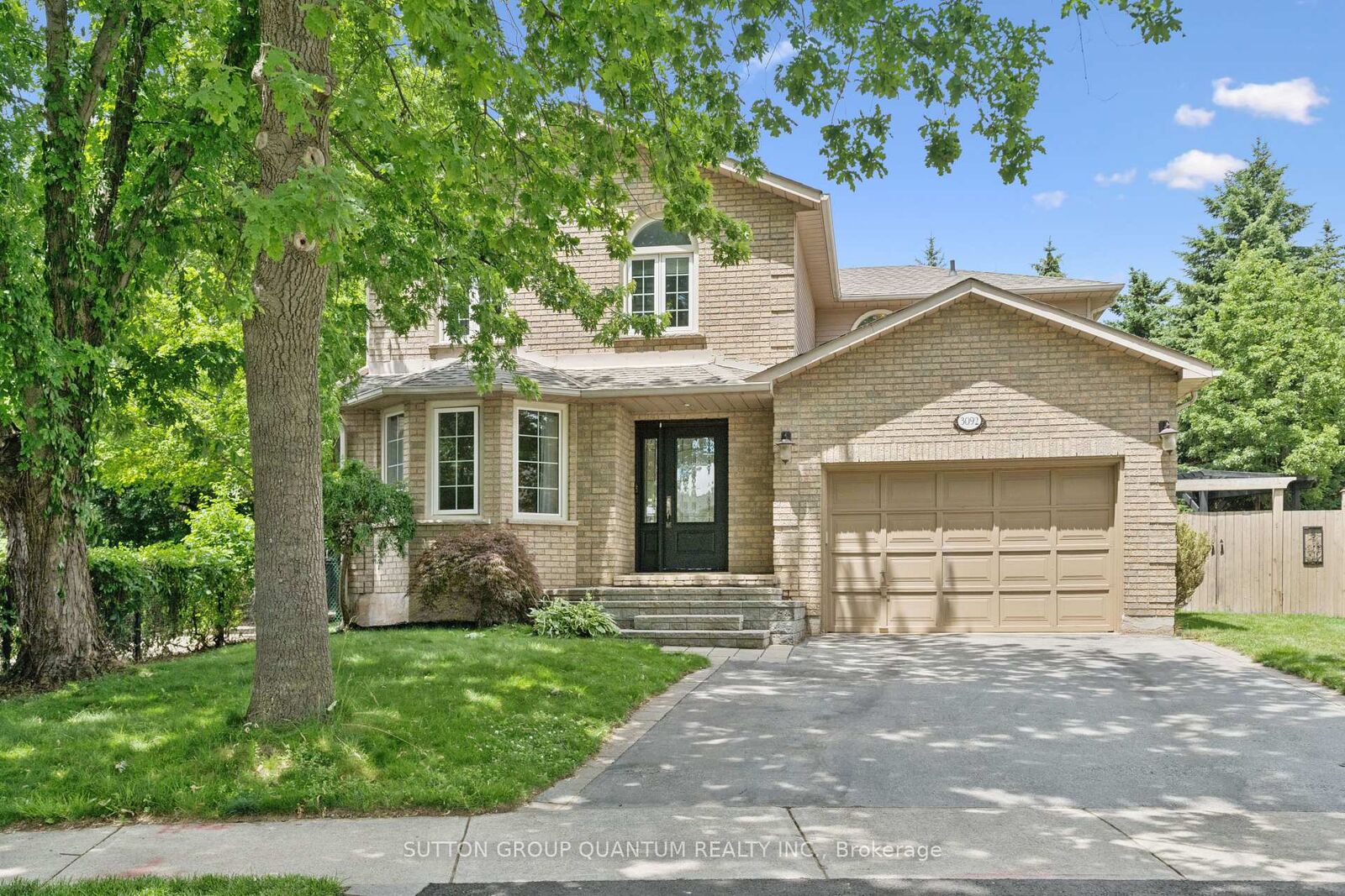Property Photo: 3092 Shannon Crescent ON L6L 6B4