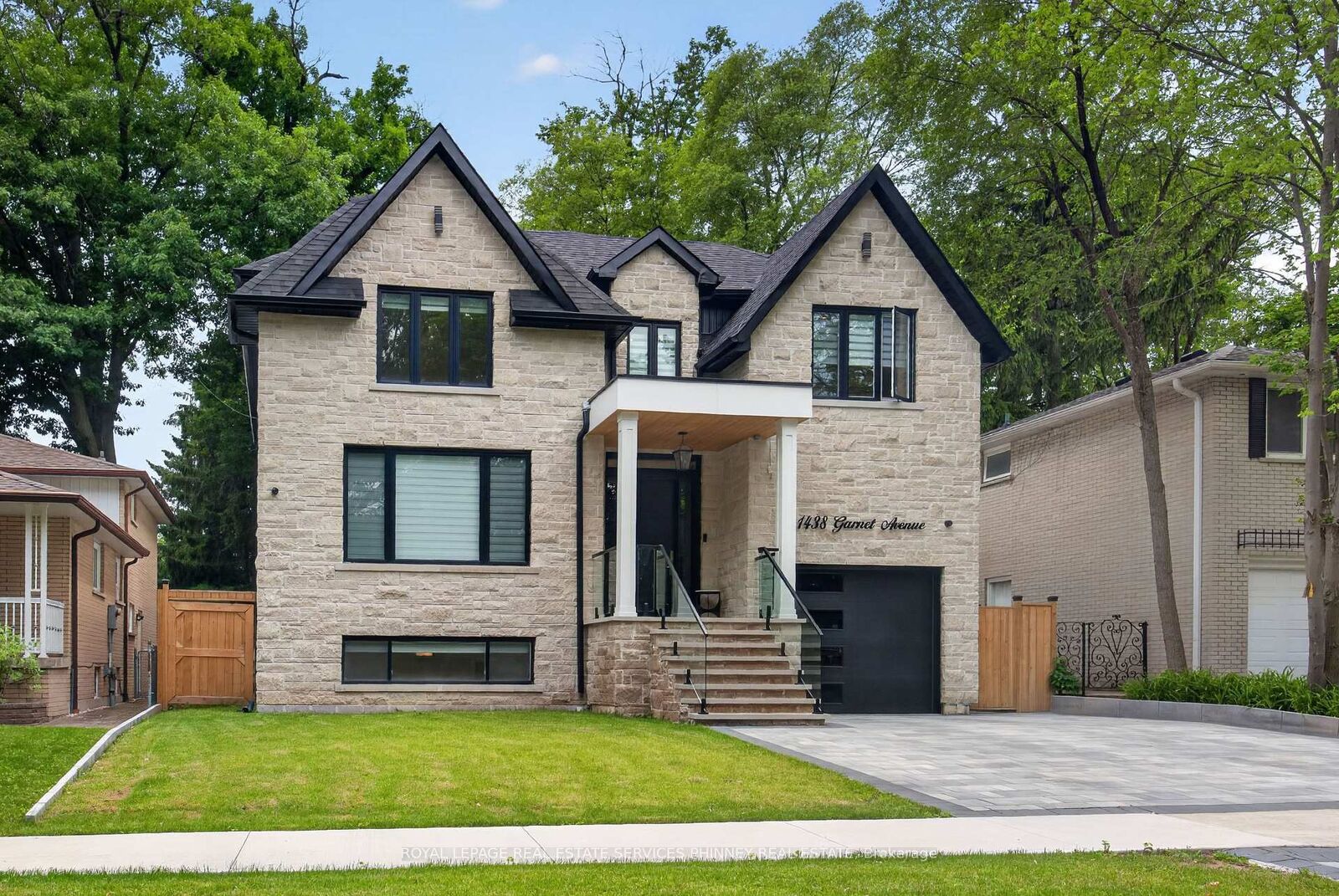 Property Photo: 1438 Garnet Avenue ON L5G 4C6