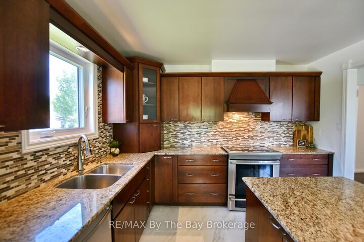 Property Photo: 2 Birchmount Circle ON L9Z 1H8
