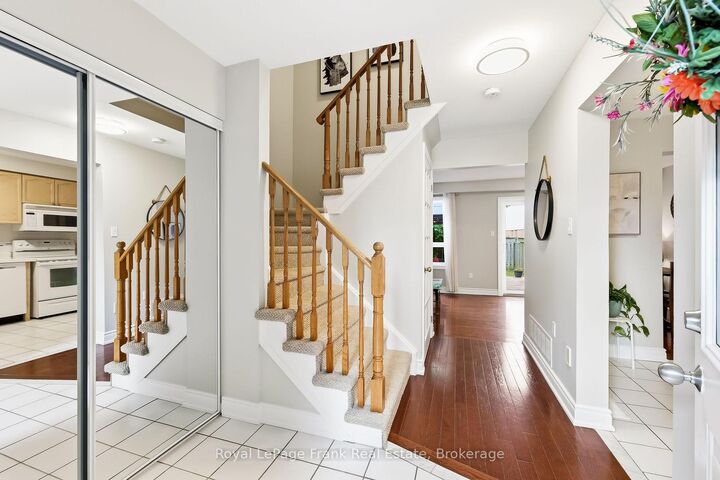 Photo de la propriété:  41 Landerville Lane  ON L1C 4W8 
