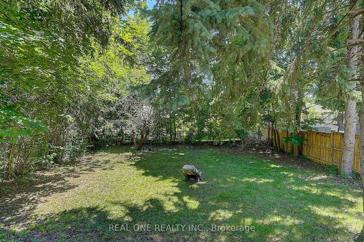 Property Photo: 37 Lauralynn Crescent ON M1S 2H3