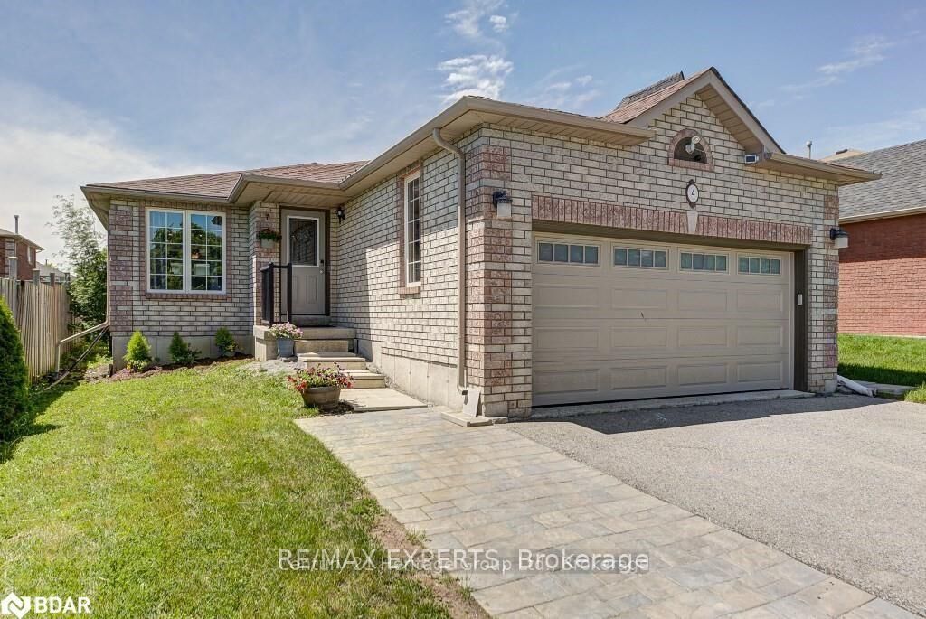 Property Photo:  4 Ambler Byway Upper  ON L4M 7A4 