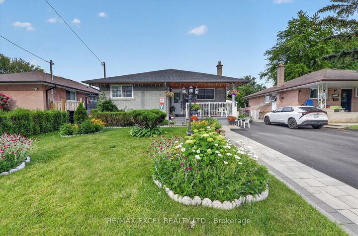 Property Photo: 62 Sundance Crescent ON M1G 2M2