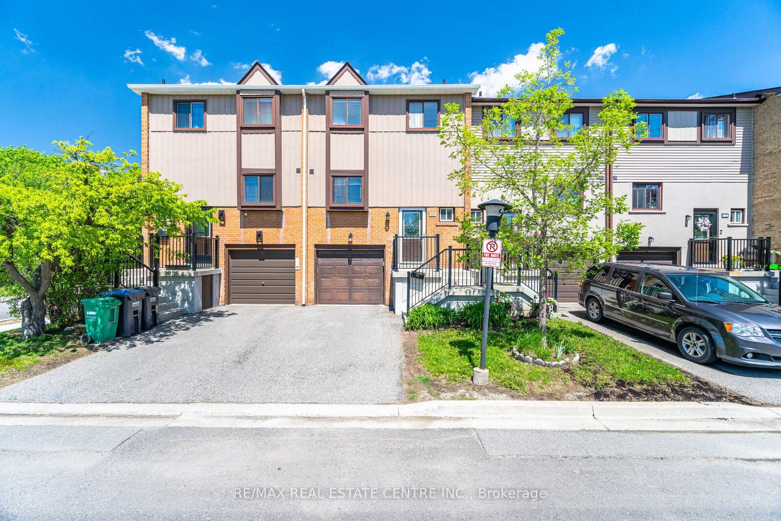 Property Photo: 122 Moregate Crescent ON L6S 3K9