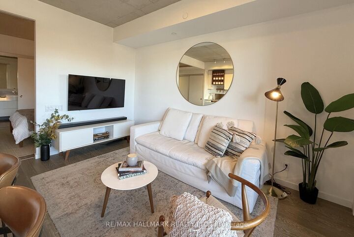 Property Photo: 383 Sorauren Avenue 313 ON M6R 0A4