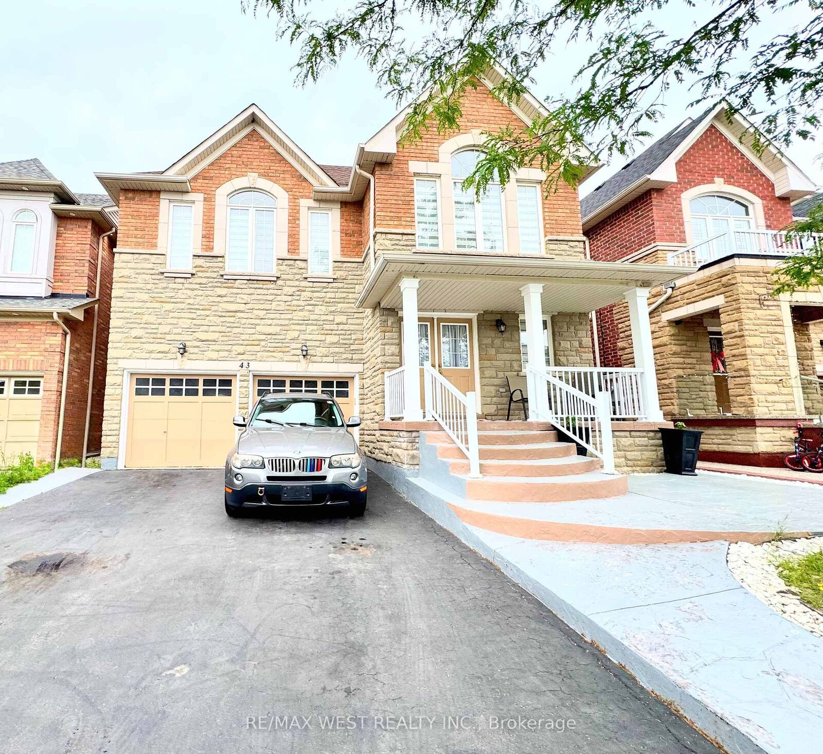 Property Photo: 43 Tatra Crescent ON L6Y 0K5