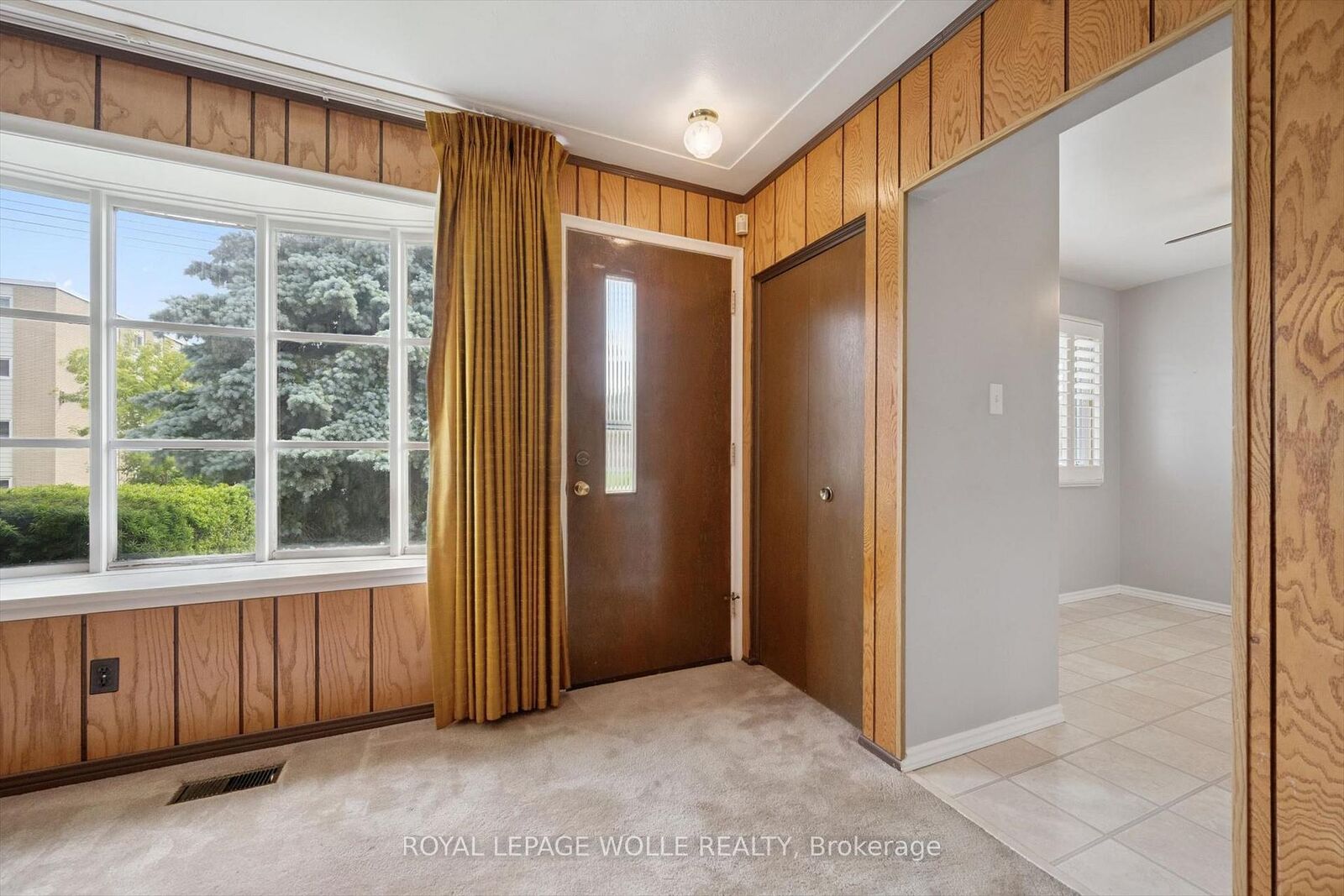 Property Photo:  19 Weichel Street  ON N2M 2A5 
