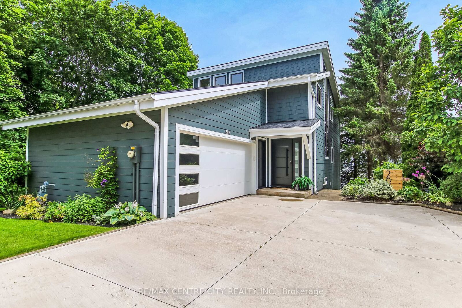 Property Photo: 205 Cornell Drive ON N5L 1A5