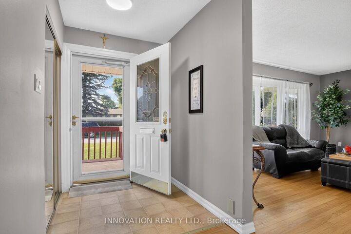 Property Photo:  13 Dorland Crescent  ON K2H 6E6 
