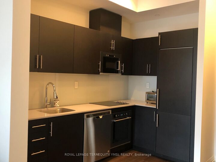 Property Photo:  460 Adelaide Street E 911  ON M5A 0E7 