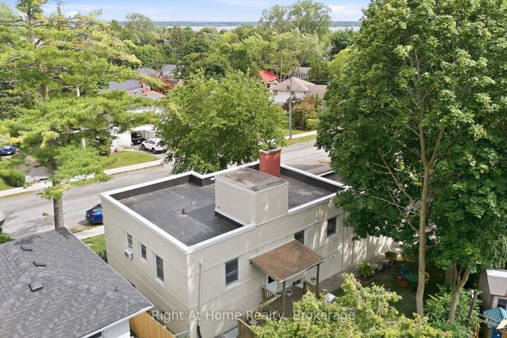Photo de la propriété:  16 Oriole Park Avenue  ON K8N 4C7 