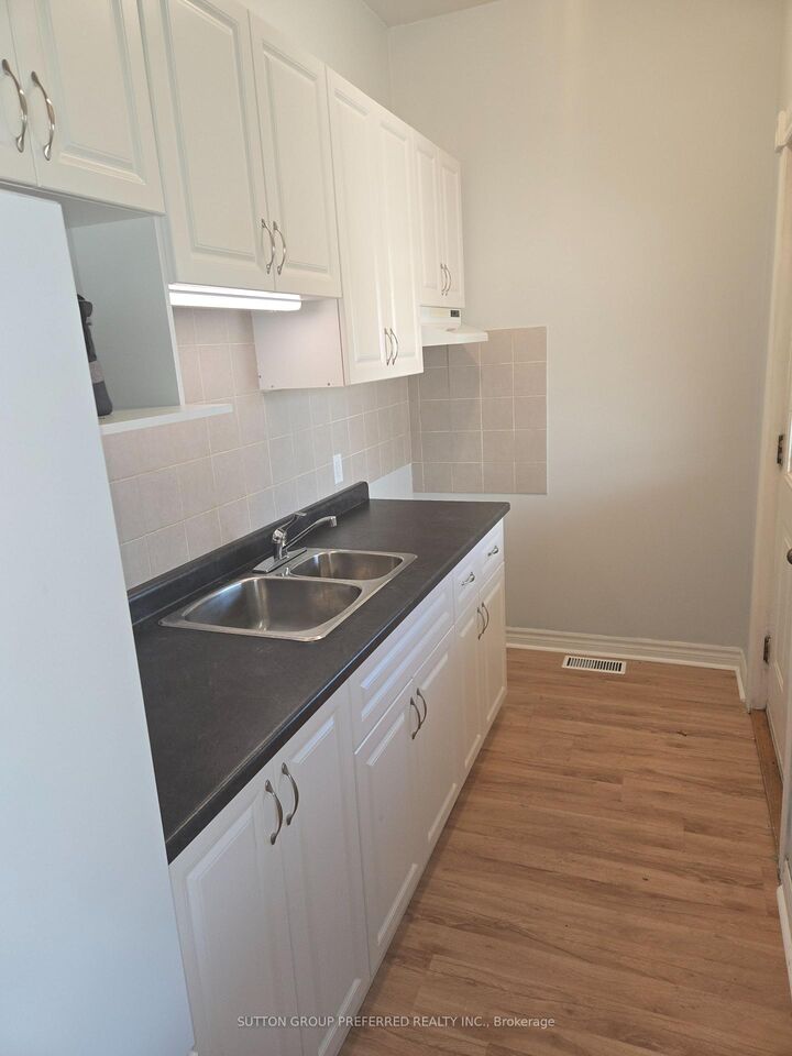 Property Photo: 1001 Oxford Street E ON N5Y 3K6