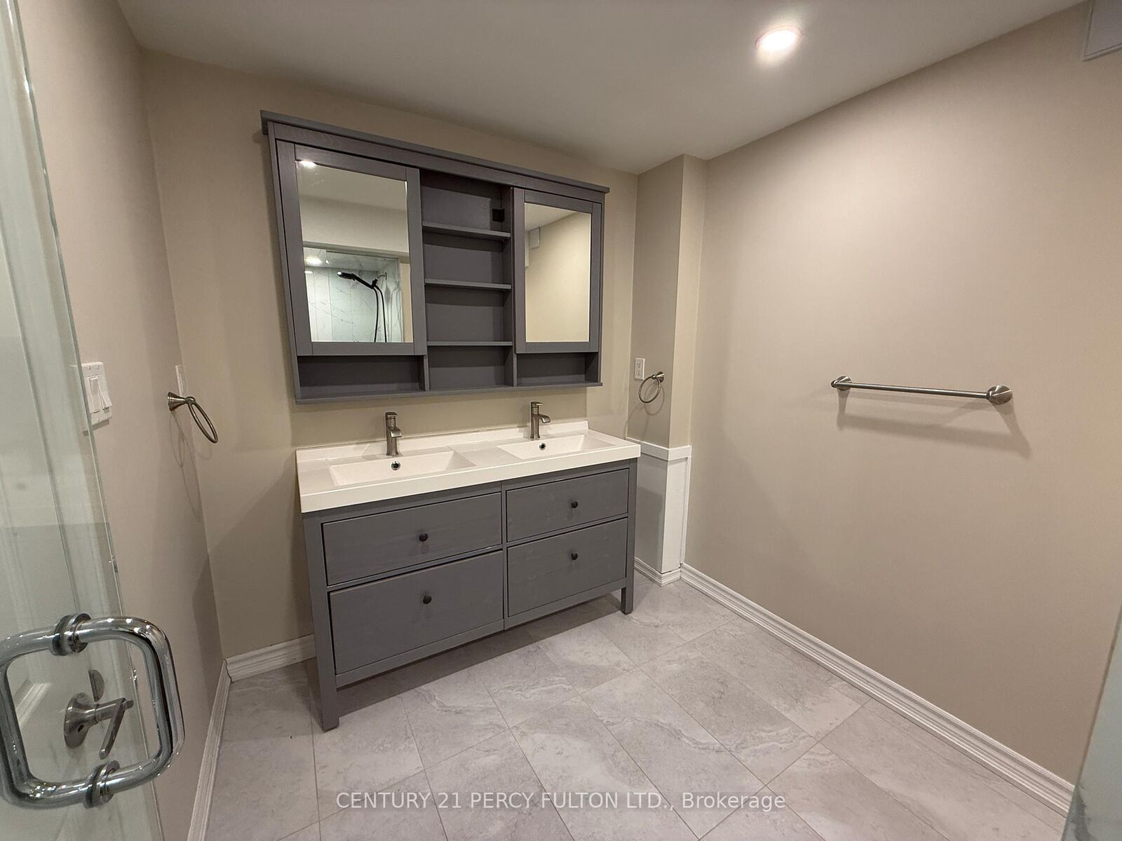 Property Photo:  7 Redmond Drive  ON L1S 5R7 