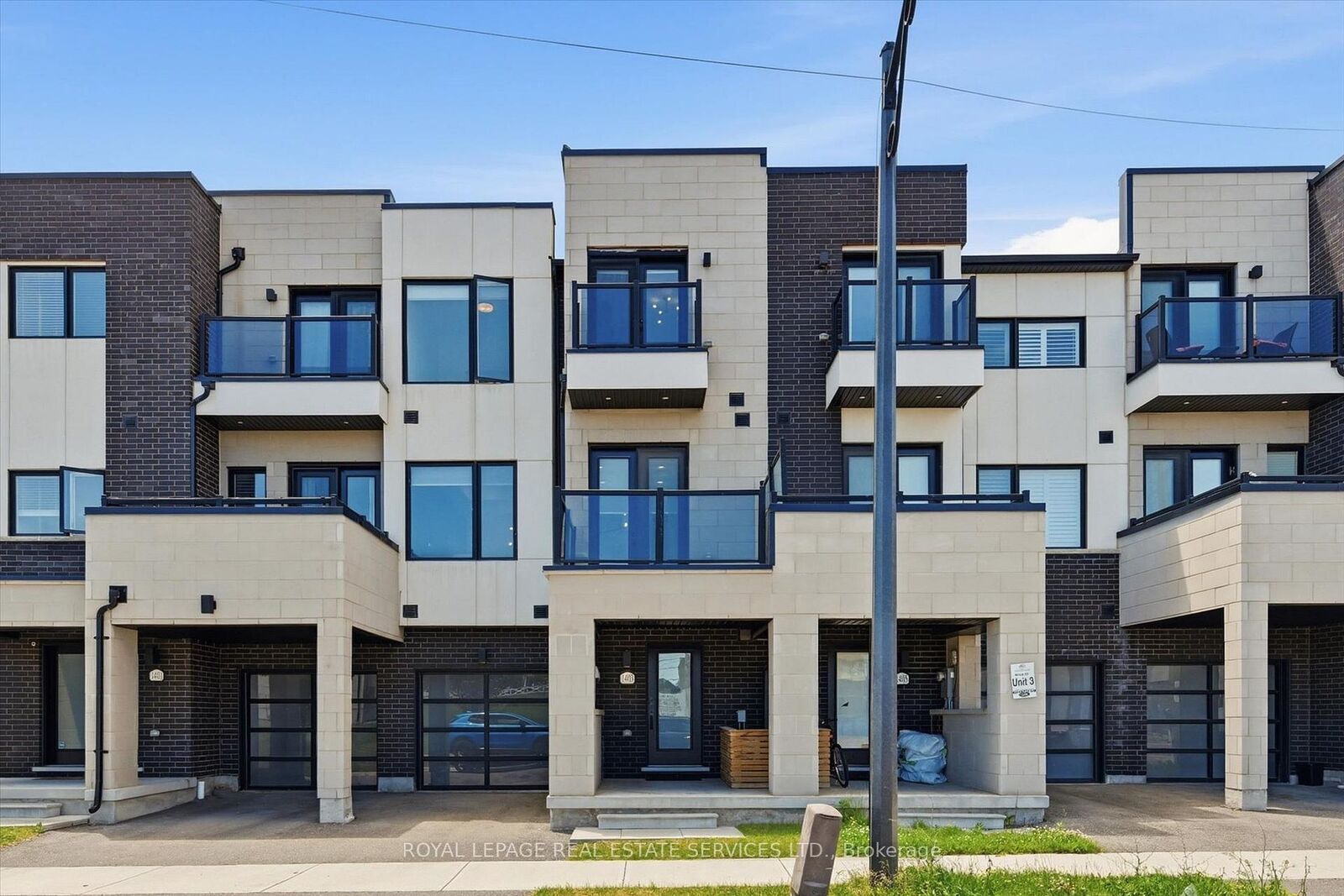 Property Photo: 1403 Clarriage Court ON L9E 1L6