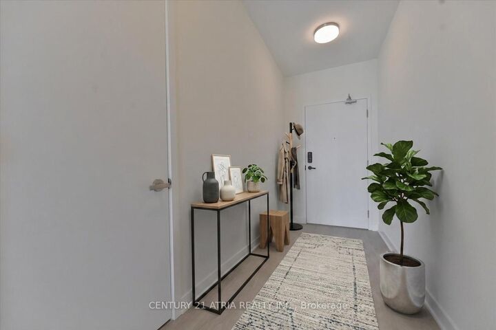 Property Photo: 3900 Confederation Parkway 1609 ON L5B 0M3
