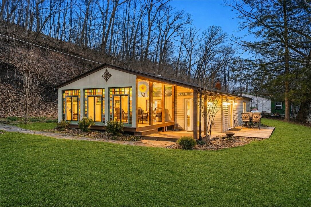 Property Photo: 142 Twin Lakes Dr PA 16063
