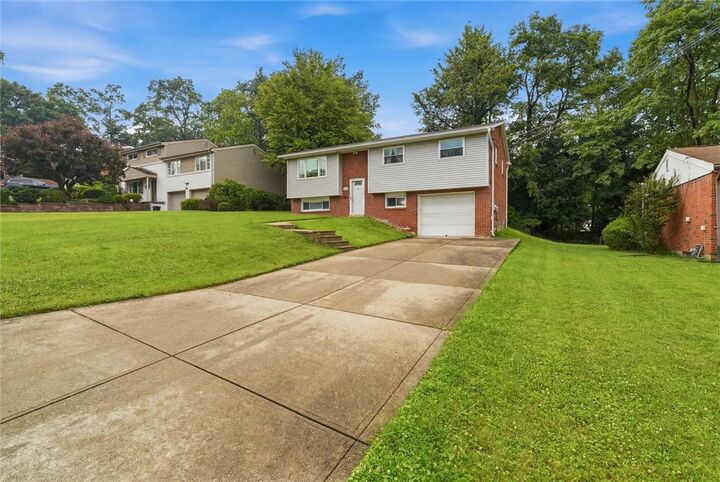 Property Photo:  408 Hazelnut Dr  PA 15146 