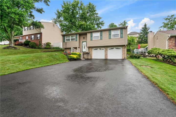 Property Photo:  204 Manor Dr  PA 15236 