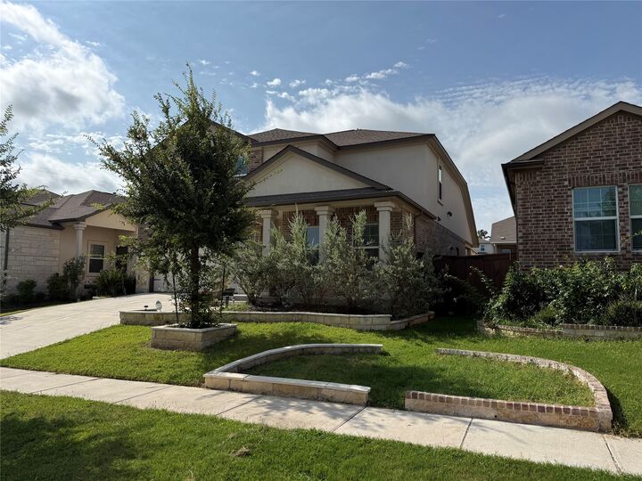 Property Photo: 1008 Bluewood Bend TX 78641