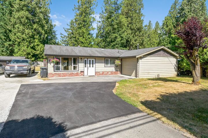 4323 200 Street — photo 1