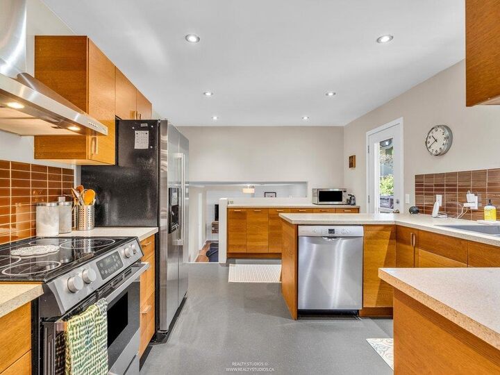 999 53A Street — photo 1