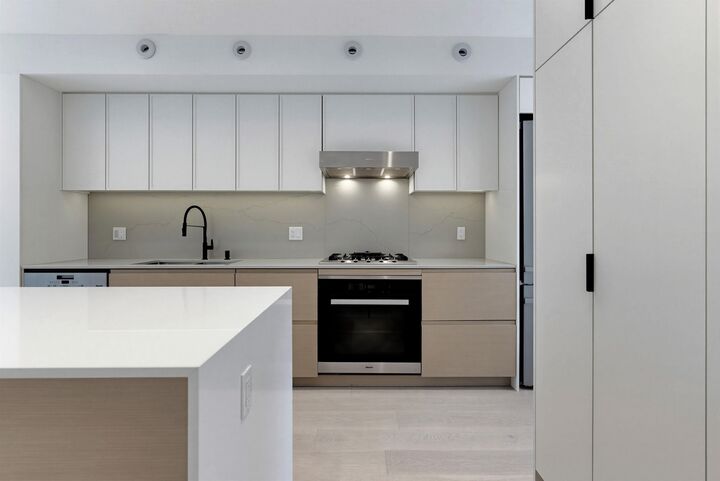 Property Photo: 520 W 28th Avenue 18 BC V5Z 2H1