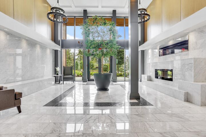 Property Photo: 14855 Thrift Avenue 516 BC V4B 2J6