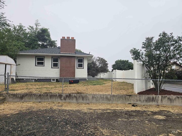 Property Photo:  1722 11th Ave  ID 83501 