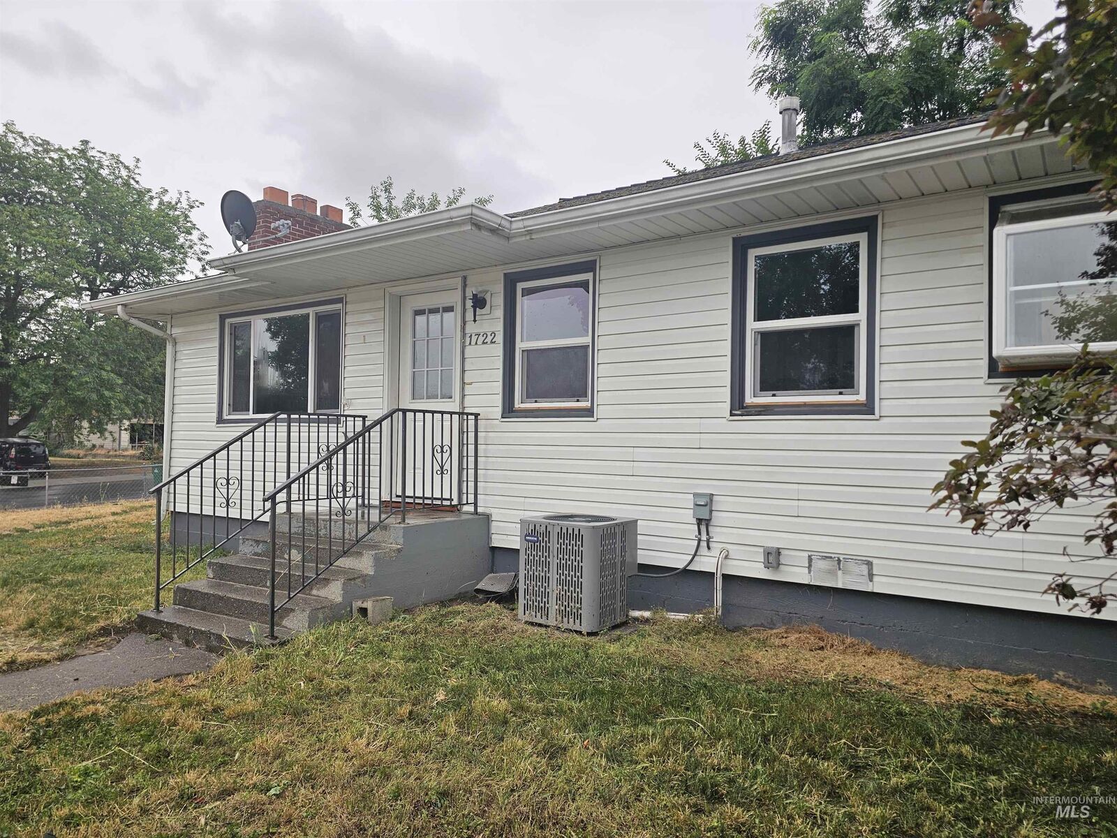 Property Photo:  1722 11th Ave  ID 83501 