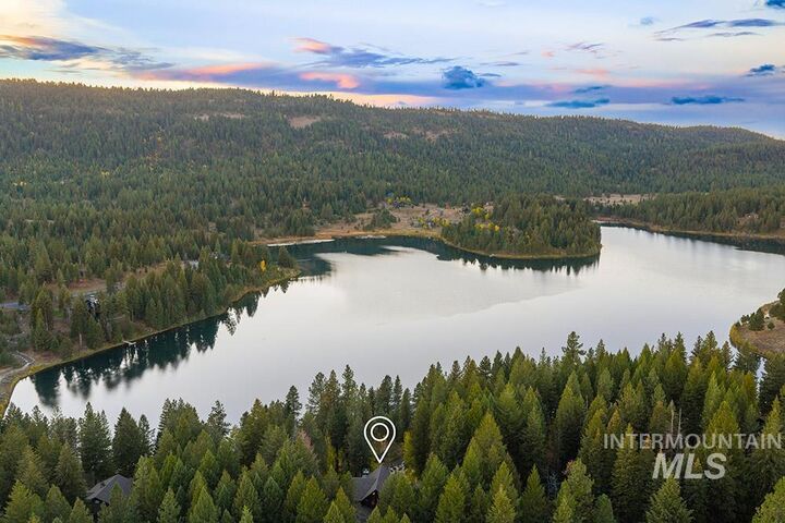 Property Photo:  305 Blackhawk Lake Dr.  ID 83638 