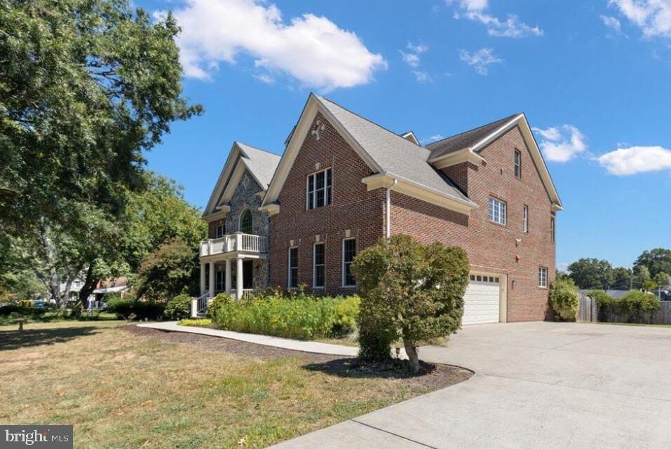 Property Photo:  8813 Oak Leaf Drive  VA 22309 