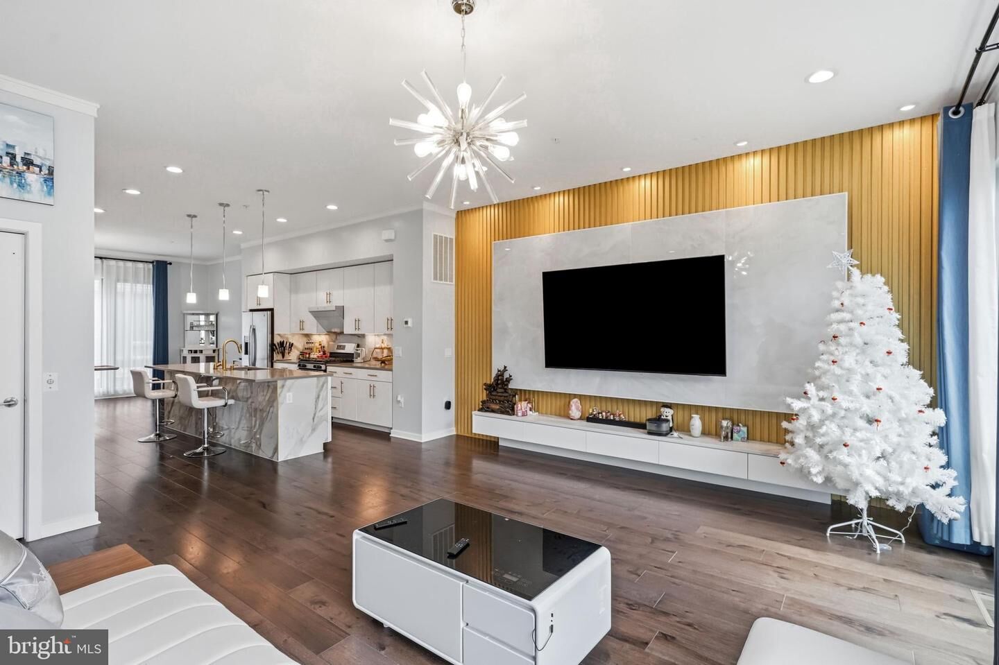 Property Photo:  3115 Parkview Walk  PA 19125 
