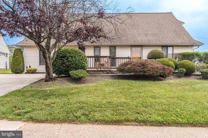 Property Photo:  23 Begonia Lane  PA 19054 