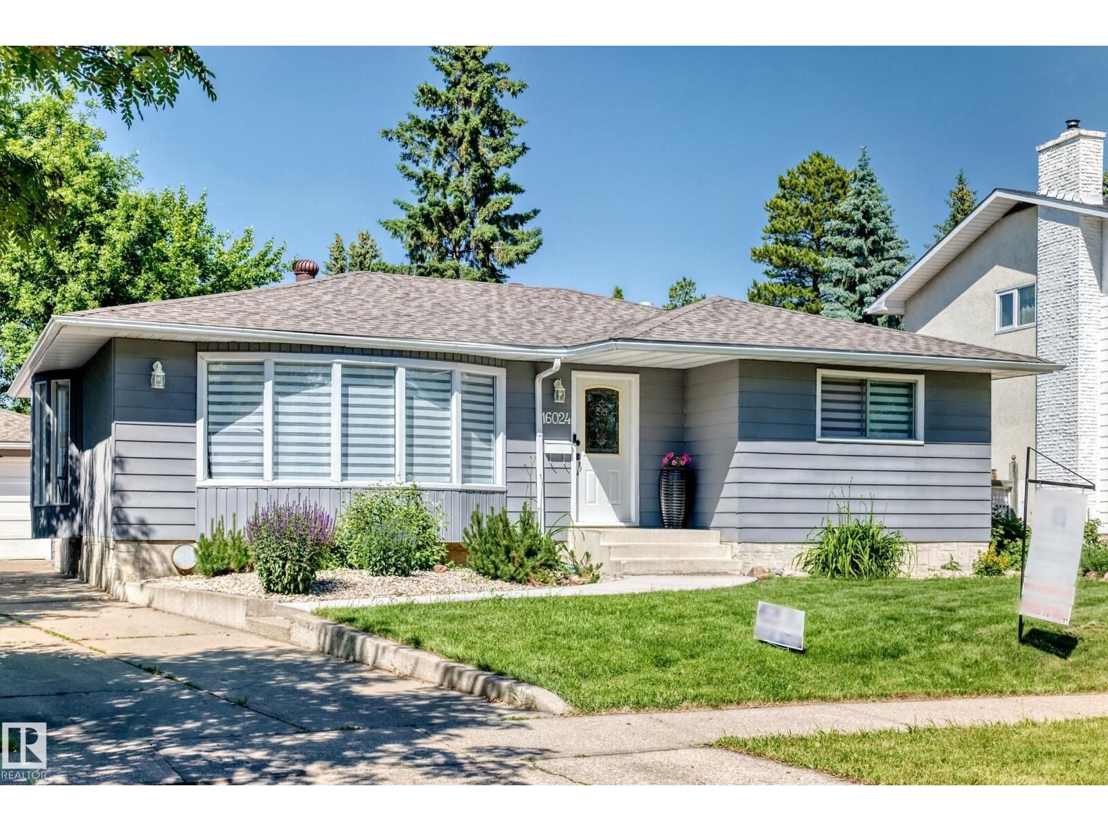 Property Photo:  16024 78 Av NW  AB T5R 3E4 