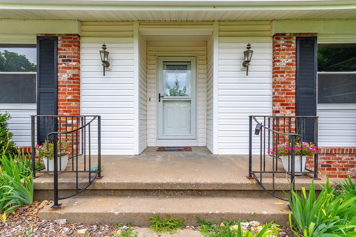 Property Photo:  2319 Magnolia Ct  MO 65202 