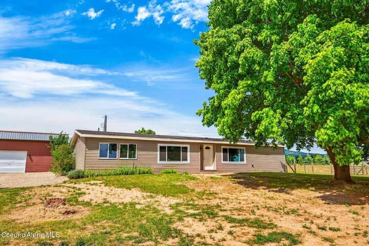 Property Photo:  10215 E Day Mt Spokane Rd  WA 99021 