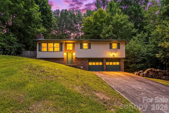 Property Photo:  32 Swanns View Drive  NC 28752 
