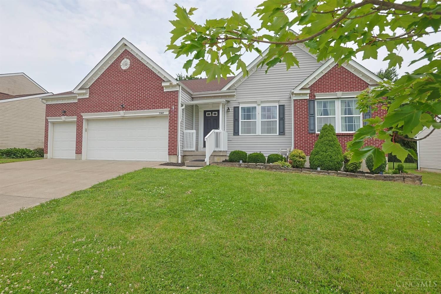 Property Photo:  7307 Hunters Ridge Lane  OH 45248 