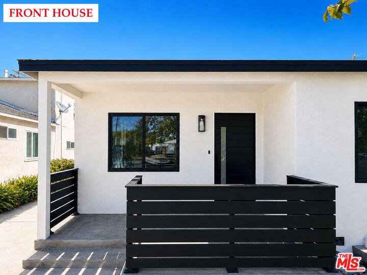 Property Photo: 2806 S Barrington Ave CA 90064