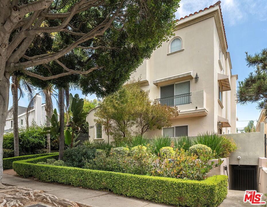 Property Photo: 1107 Princeton St CA 90403