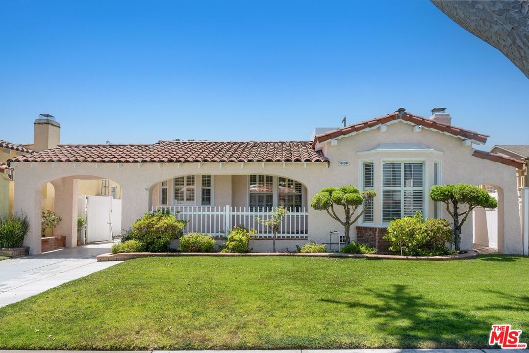 Property Photo: 7905 West Blvd CA 90305