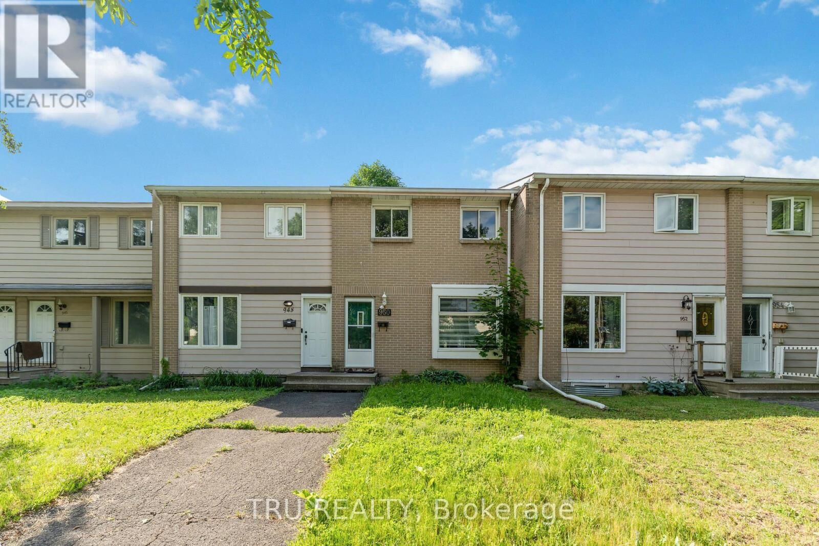 Property Photo: 950 Meadowlands Drive ON K2C 0K3