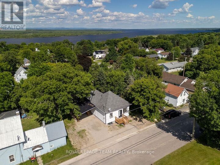 Property Photo: 29 Gillies Street ON K0A 1G0