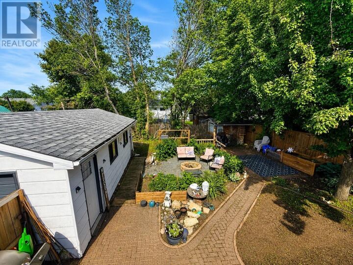 Property Photo:  443 James St N  ON P7C 4T3 