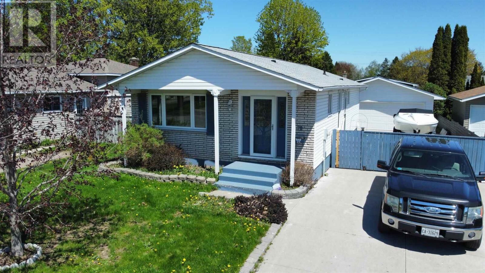 Property Photo:  78 Chartwell Dr  ON P6A 6A2 