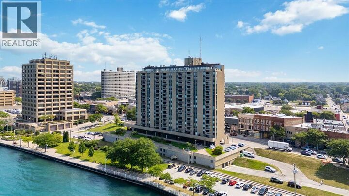 Photo de la propriété:  155 Front Street North 1004  ON N7T 7V6 