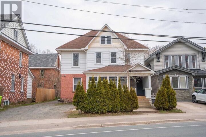 Property Photo:  928 Queen St  ON P6A 2B9 